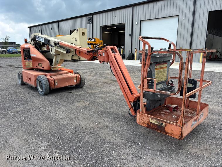 image for item DV7260 2006 JLG E400AJPN boom lift