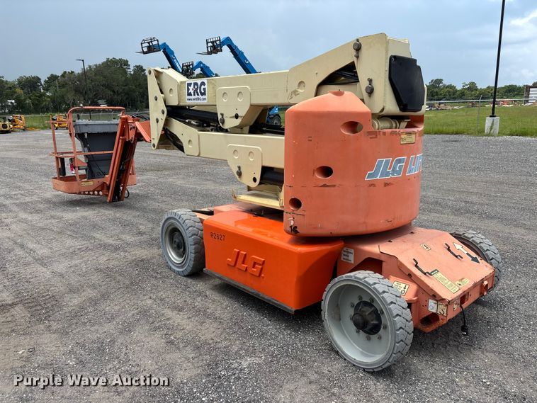 image for item DV7260 2006 JLG E400AJPN boom lift
