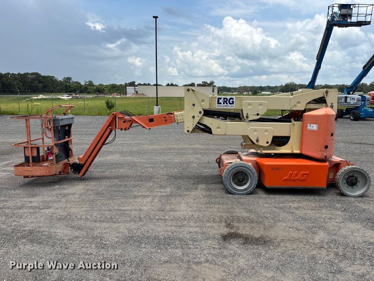 image for item DV7260 2006 JLG E400AJPN boom lift