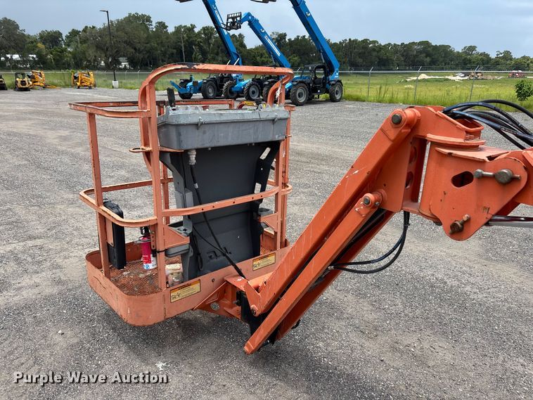 image for item DV7260 2006 JLG E400AJPN boom lift