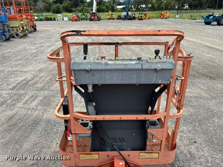 image for item DV7260 2006 JLG E400AJPN boom lift