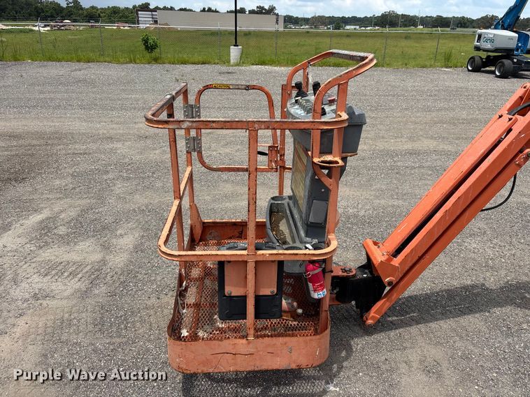 image for item DV7260 2006 JLG E400AJPN boom lift