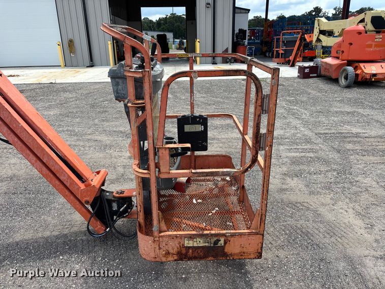 image for item DV7260 2006 JLG E400AJPN boom lift