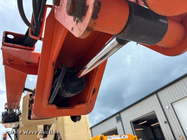 image for item DV7260 2006 JLG E400AJPN boom lift