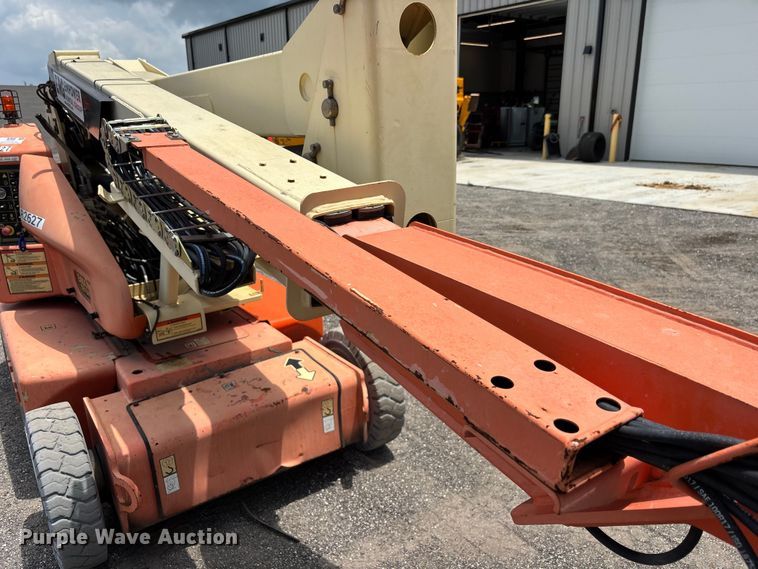 image for item DV7260 2006 JLG E400AJPN boom lift