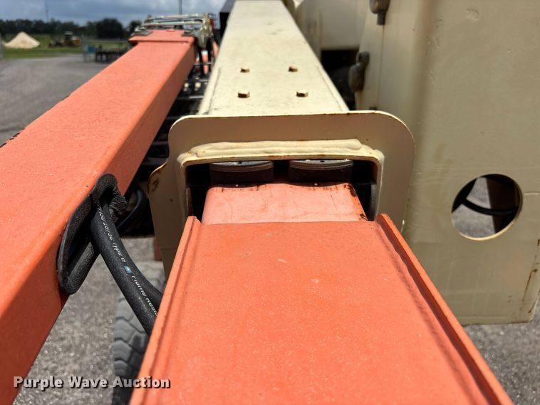 image for item DV7260 2006 JLG E400AJPN boom lift