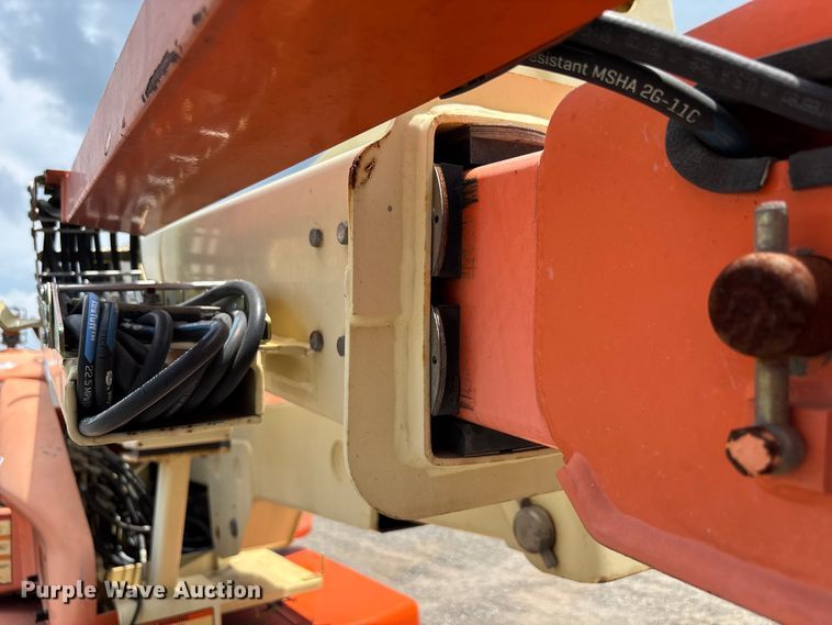 image for item DV7260 2006 JLG E400AJPN boom lift