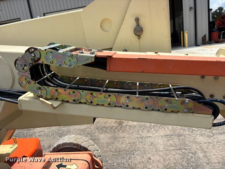 image for item DV7260 2006 JLG E400AJPN boom lift
