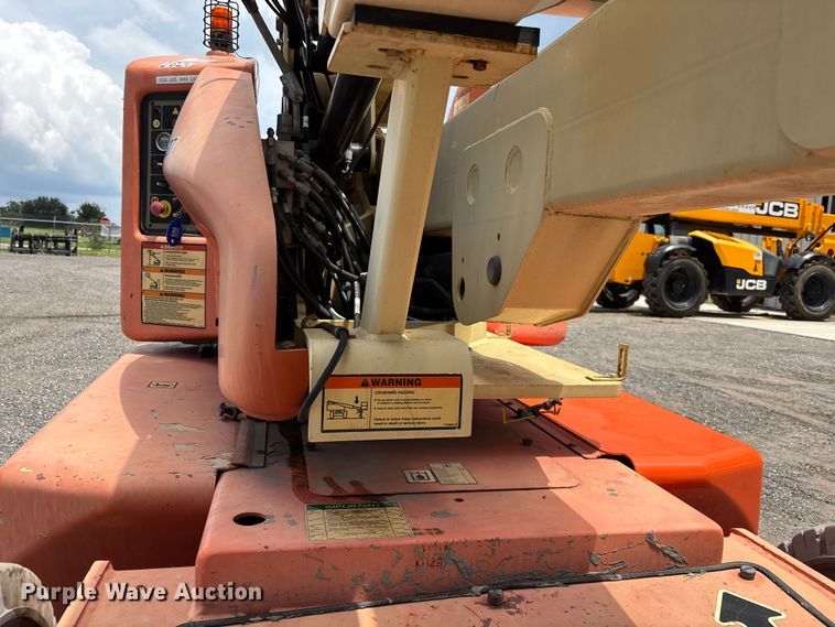 image for item DV7260 2006 JLG E400AJPN boom lift