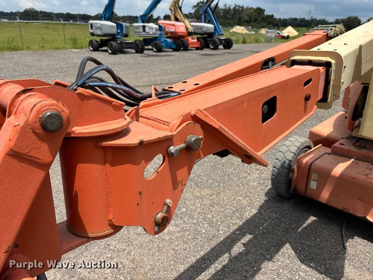 image for item DV7260 2006 JLG E400AJPN boom lift