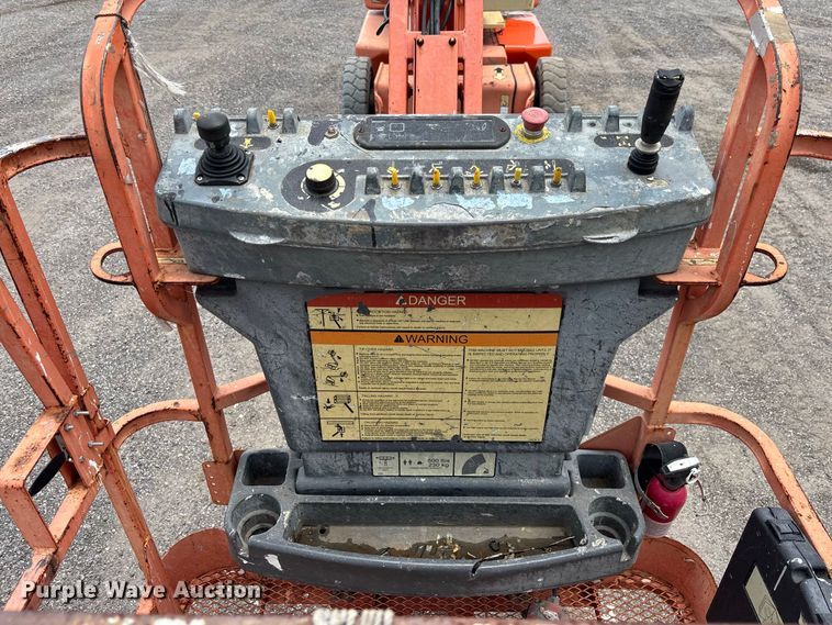 image for item DV7260 2006 JLG E400AJPN boom lift