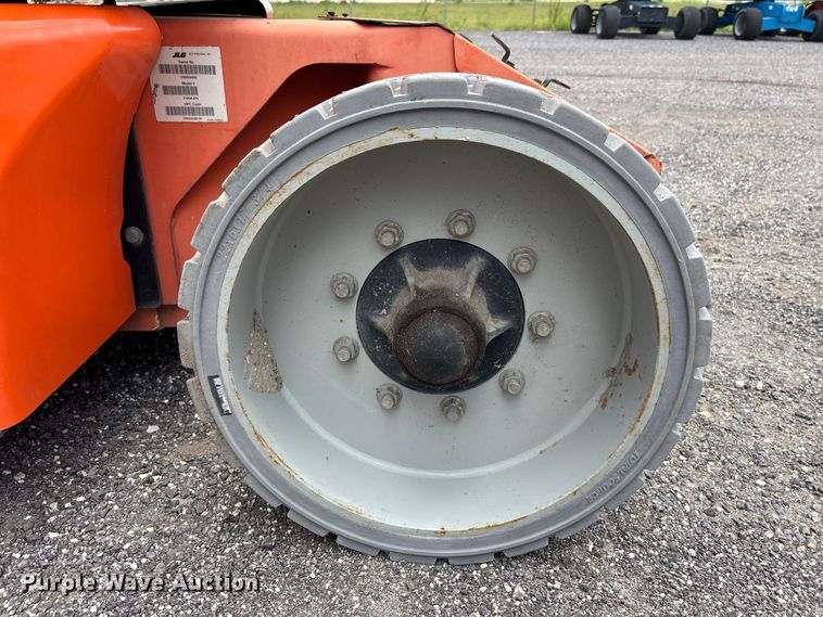 image for item DV7260 2006 JLG E400AJPN boom lift