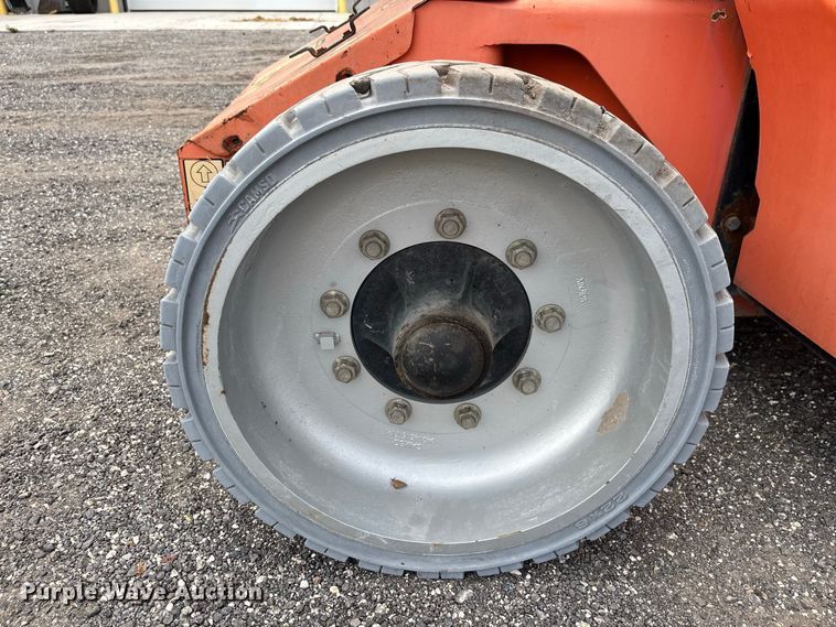 image for item DV7260 2006 JLG E400AJPN boom lift