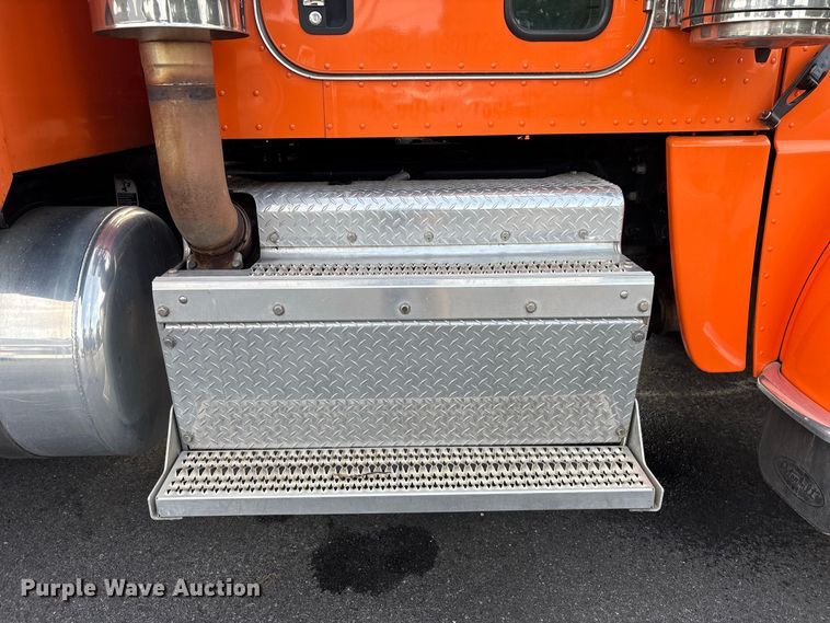 image for item DV7261 2012 Peterbilt 388 grapple crane truck