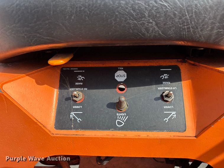 image for item DV7261 2012 Peterbilt 388 grapple crane truck