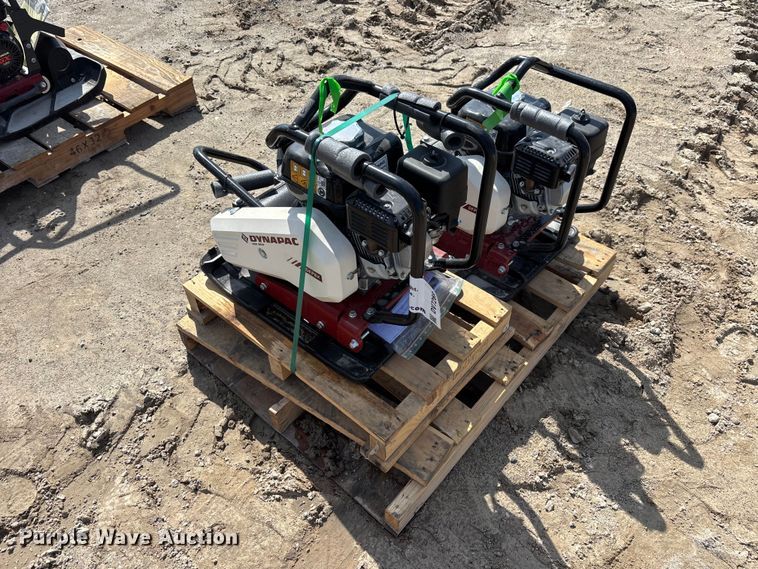 image for item DV7269 (2) Dynapac DFP8X plate compactors