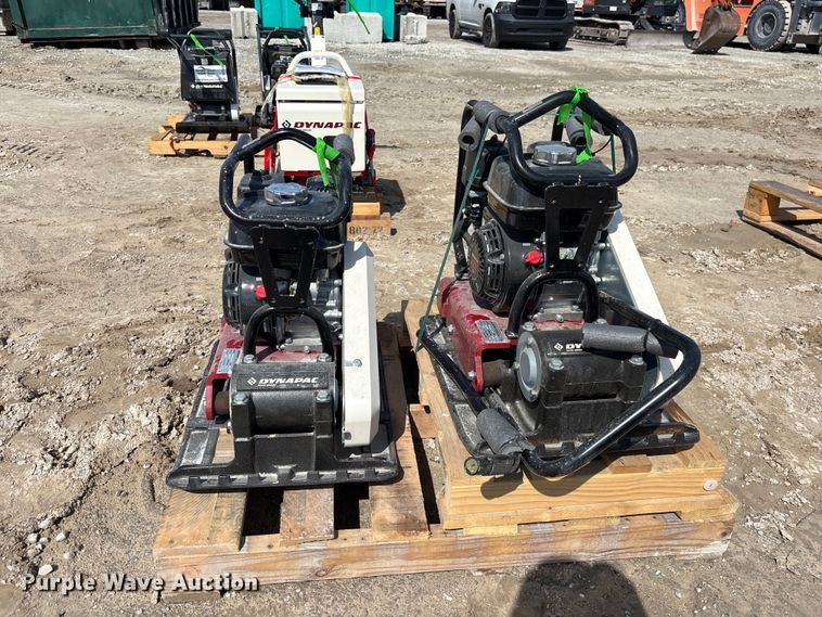 image for item DV7269 (2) Dynapac DFP8X plate compactors