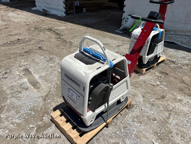 2022 Dynapac DRQ25 plate compactor