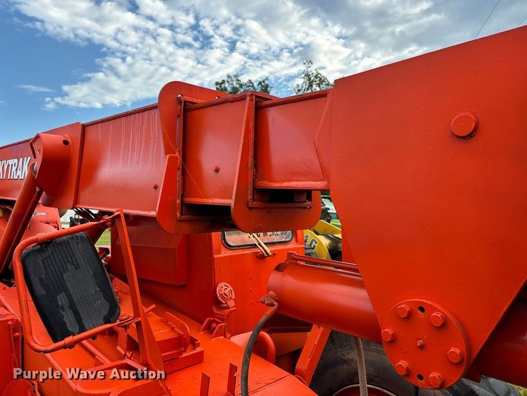 image for item DV7293 1991 Skytrak 6000M telehandler