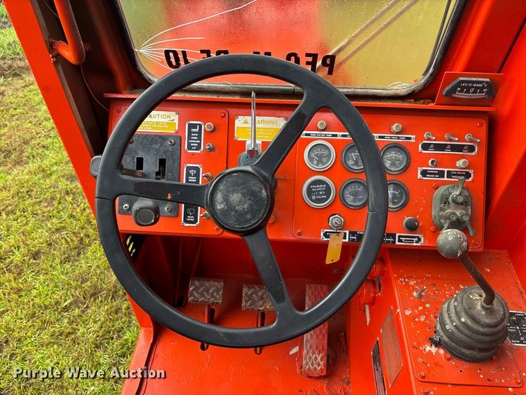 image for item DV7293 1991 Skytrak 6000M telehandler