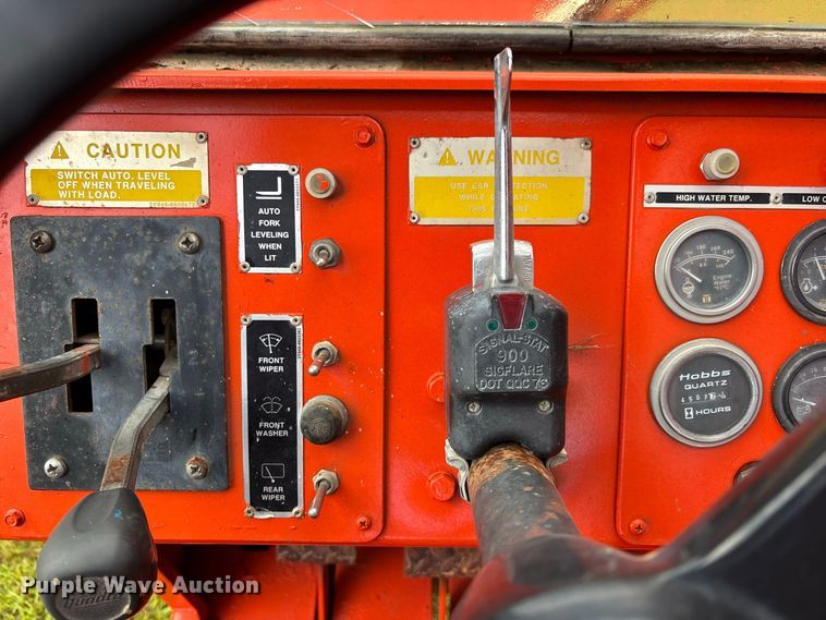 image for item DV7293 1991 Skytrak 6000M telehandler
