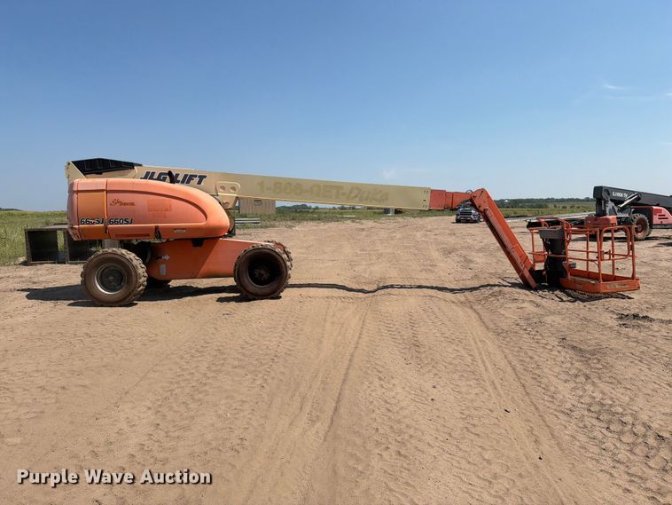 image for item DV8521 2000 JLG 660SJ boom lift
