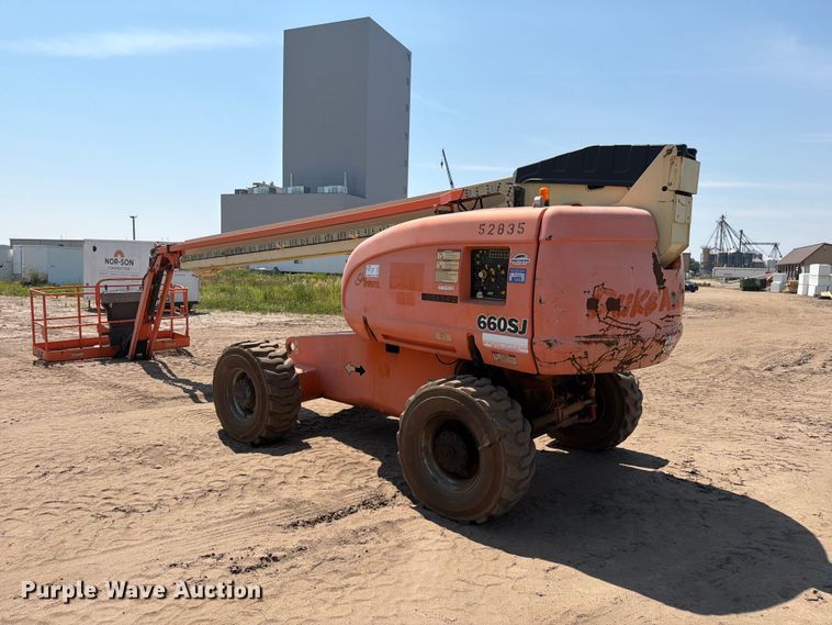 image for item DV8521 2000 JLG 660SJ boom lift
