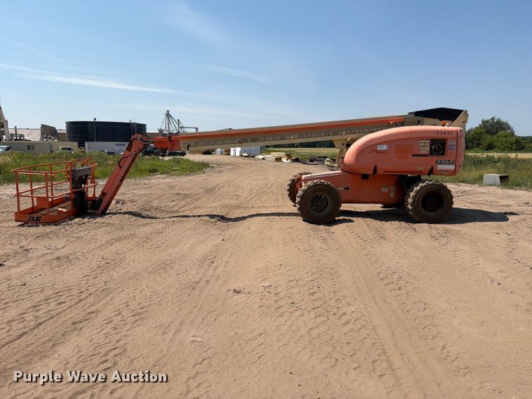 image for item DV8521 2000 JLG 660SJ boom lift