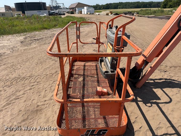 image for item DV8521 2000 JLG 660SJ boom lift