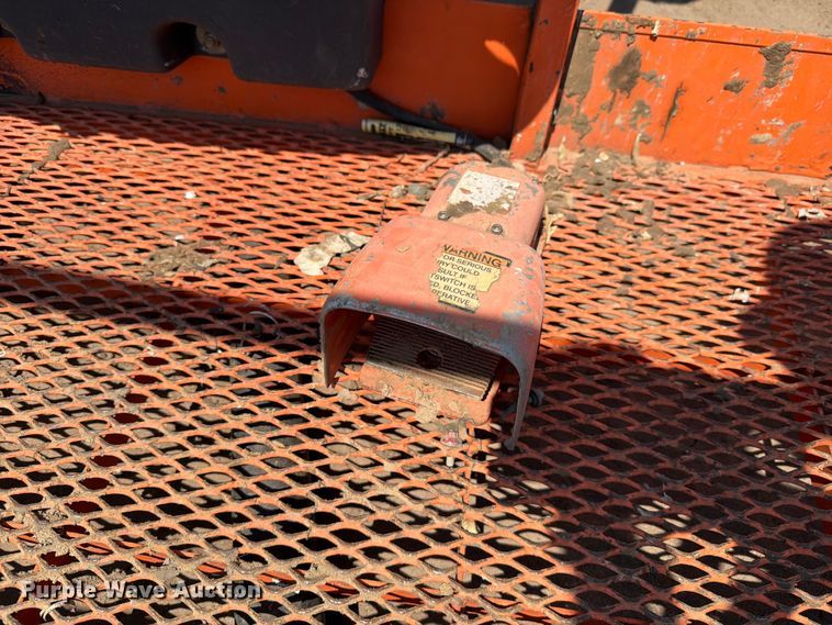 image for item DV8521 2000 JLG 660SJ boom lift