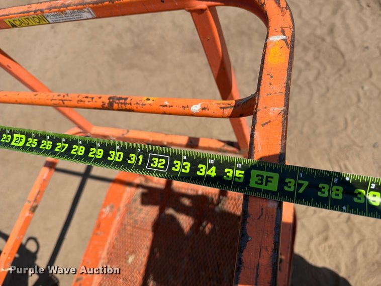 image for item DV8521 2000 JLG 660SJ boom lift