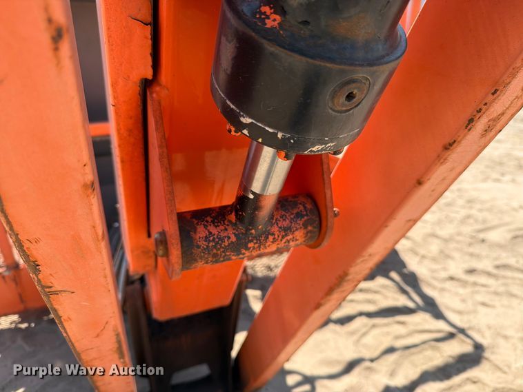 image for item DV8521 2000 JLG 660SJ boom lift