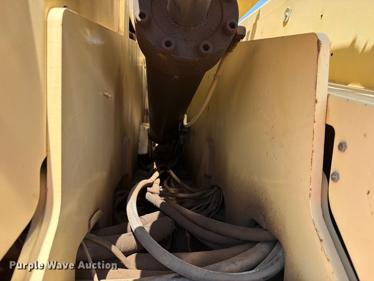 image for item DV8521 2000 JLG 660SJ boom lift
