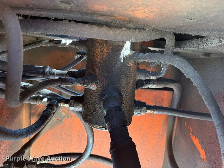 image for item DV8521 2000 JLG 660SJ boom lift