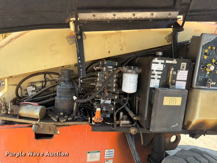 image for item DV8521 2000 JLG 660SJ boom lift