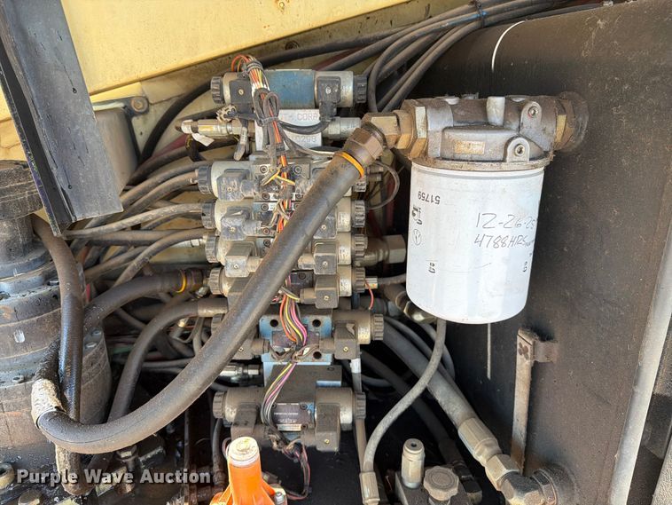 image for item DV8521 2000 JLG 660SJ boom lift