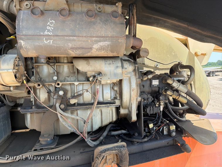 image for item DV8521 2000 JLG 660SJ boom lift