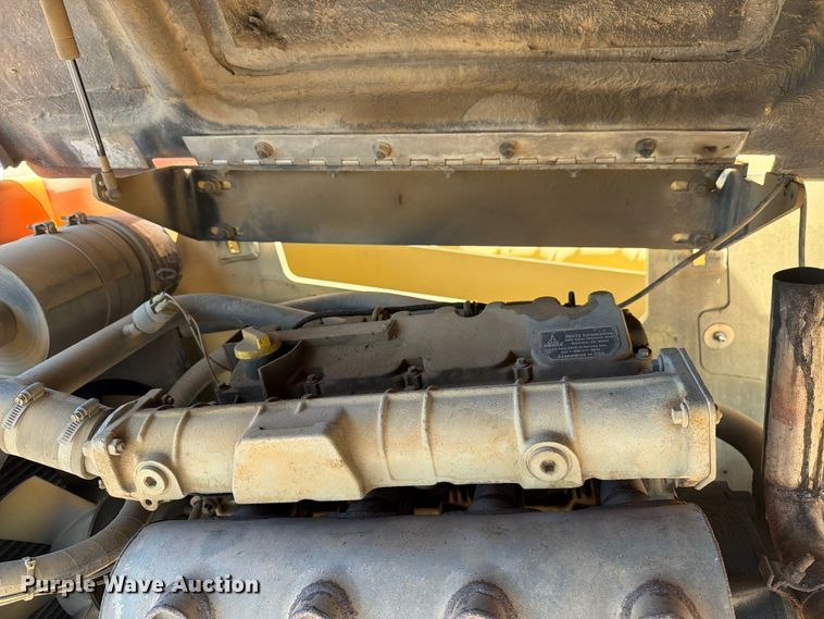 image for item DV8521 2000 JLG 660SJ boom lift