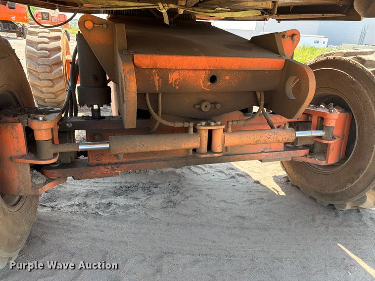 image for item DV8521 2000 JLG 660SJ boom lift