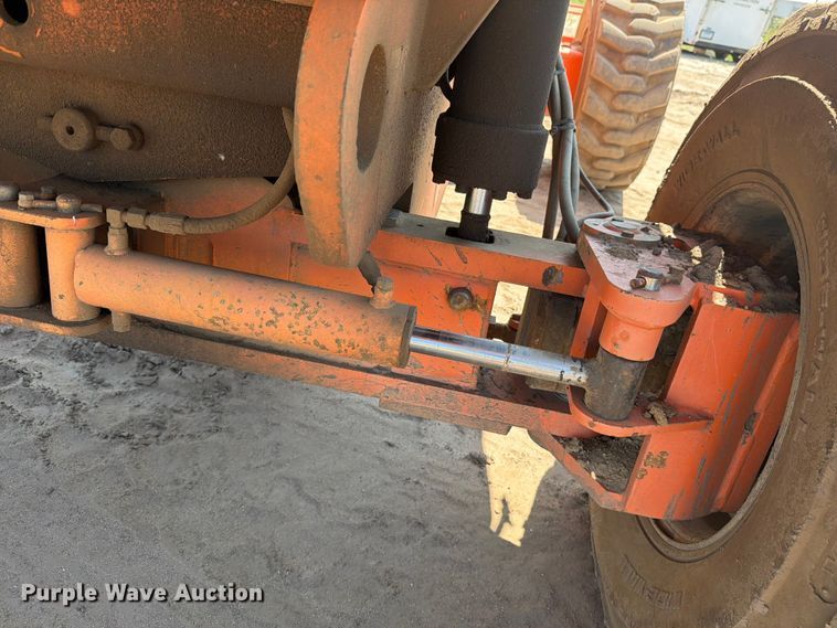 image for item DV8521 2000 JLG 660SJ boom lift