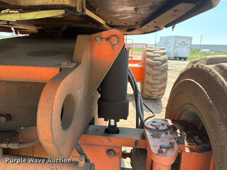 image for item DV8521 2000 JLG 660SJ boom lift