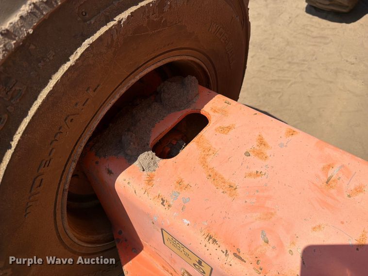 image for item DV8521 2000 JLG 660SJ boom lift