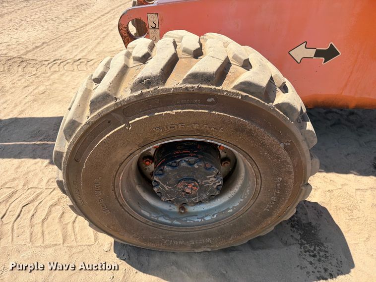 image for item DV8521 2000 JLG 660SJ boom lift