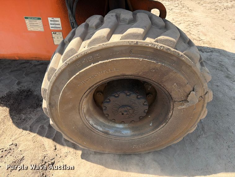 image for item DV8521 2000 JLG 660SJ boom lift