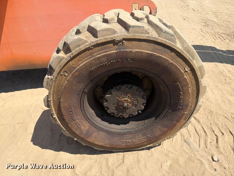 image for item DV8521 2000 JLG 660SJ boom lift