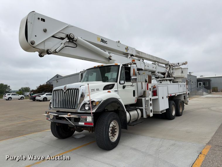 2011 International SX537 bucket truck