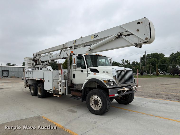 image for item DV8548 2011 International SX537 bucket truck
