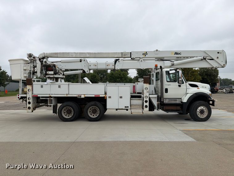 image for item DV8548 2011 International SX537 bucket truck