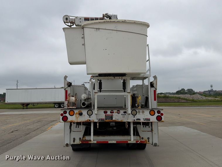 image for item DV8548 2011 International SX537 bucket truck