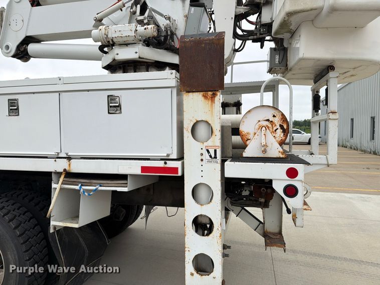 image for item DV8548 2011 International SX537 bucket truck